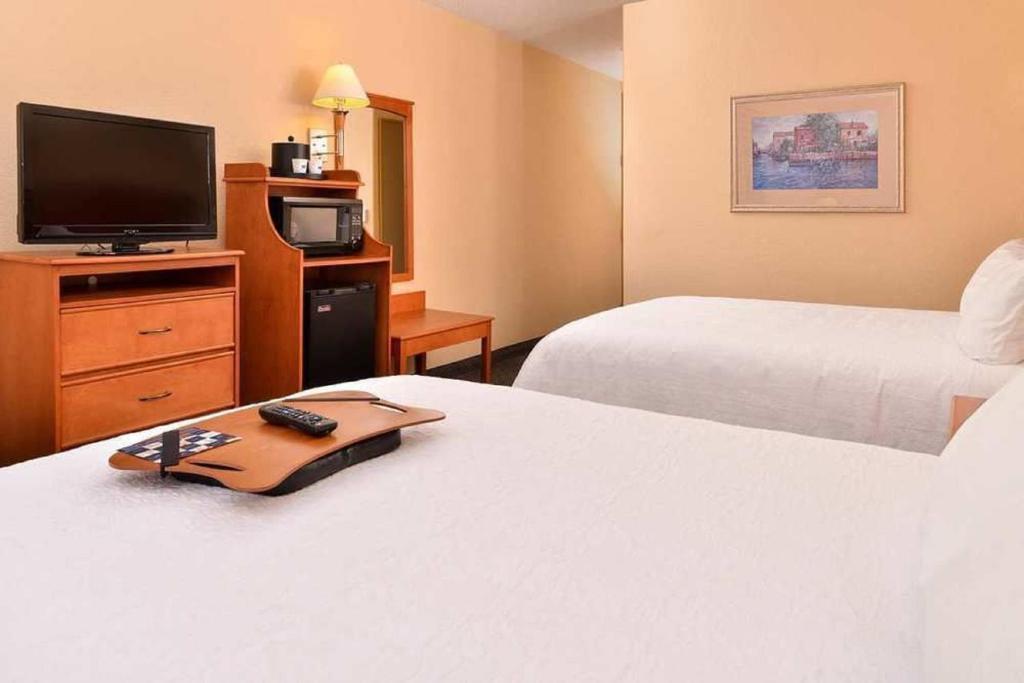 Hampton Inn Grand Island image 11