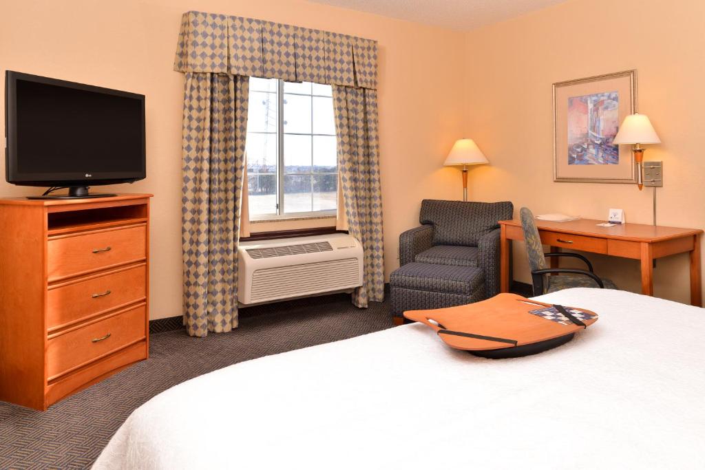 Hampton Inn Grand Island image 22