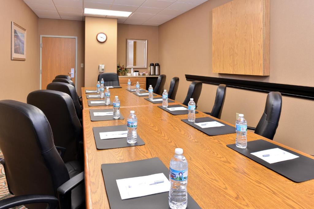 Hampton Inn Grand Island image 25