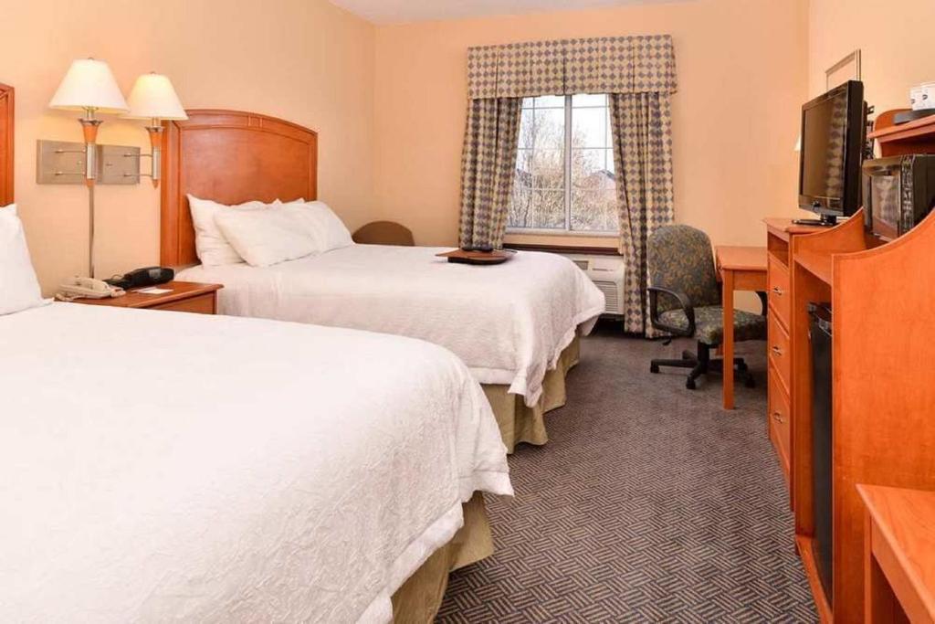 Hampton Inn Grand Island image 8